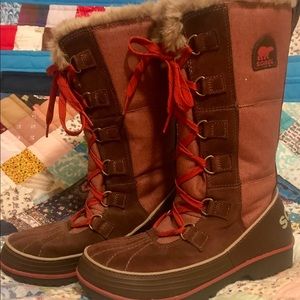 Sorel Tivoli High Snow Boots size 8